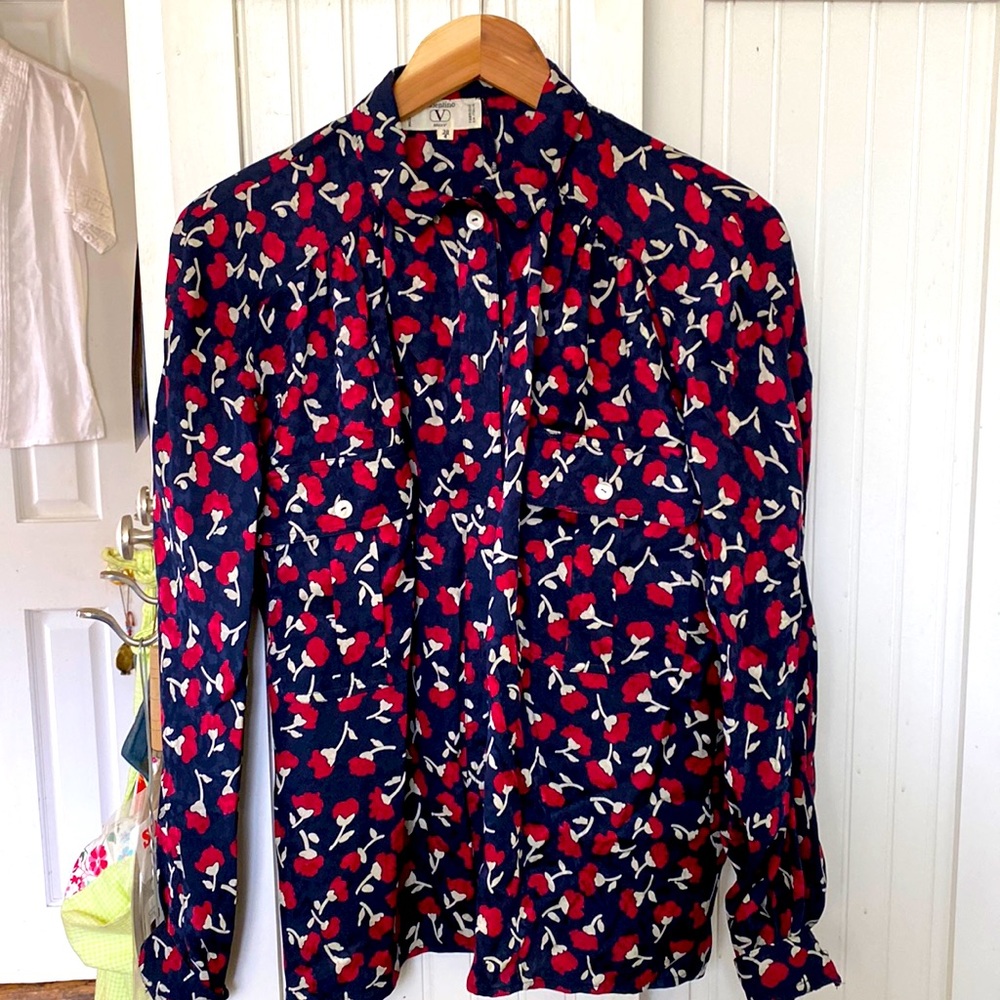 Vintage Valentino.  Size 4, Eur 38.  Silk.  Shell Buttons. Tailored.